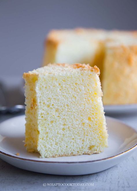 Soft and Fluffy Vanilla Chiffon Cake Walnut Chiffon Cake, Japanese Chiffon Cake, Vanilla Chiffon Cake Recipe, Vanilla Chiffon Cake, Instant Pot Asian Recipes, Asian Dinner Ideas, Easy Asian Dinner, Instant Pot Asian, Cake Recipes Uk