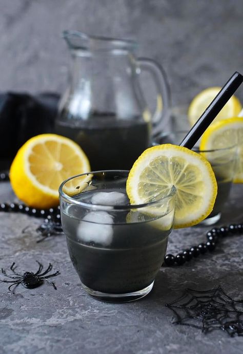 Black Lemonade Recipe, Black Lemonade, Easy Halloween Recipes, Christmas Drinks Alcohol, Halloween Drink, Seasoned Potatoes, Lemon Potatoes, Easy Halloween Food, Fall Snacks