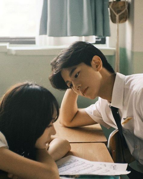 School Crush Aesthetic, Couples Studying Together, Ghost Iphone Wallpaper, Highschool Couple, Friends Ulzzang, School Friends Aesthetic, Highschool Love, Ann Liang, Photos Couple Mignon