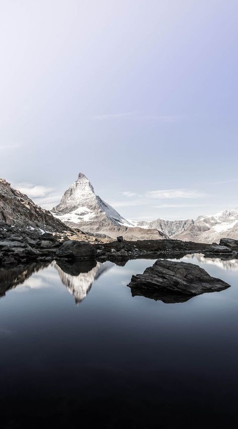 Matterhorn #mountains #berge #lake #mountain Matterhorn Switzerland, Summit Lake, The Matterhorn, Mountain Tattoo, Zermatt, Mountain Lake, Beautiful Mountains, Land Scape, Beautiful Landscapes