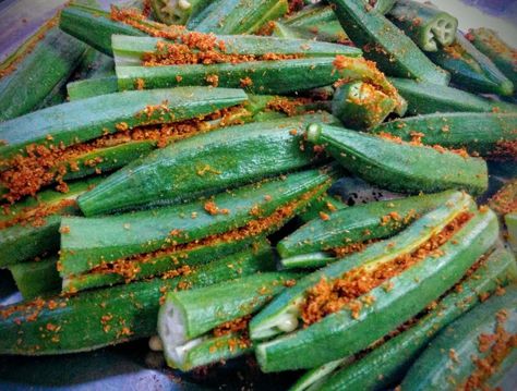 Bharwa Bhindi, Stuffed Okra, Bhindi Recipe, Missi Roti, Indian Side Dishes, Recipe Step By Step, Indian Bread, Dried Mangoes, Coriander Powder