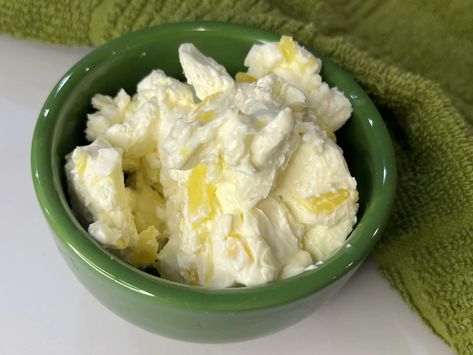 Pineapple Cream Cheese Spread Recipe, Cheese And Pineapple, Diy Whipped Cream, Pineapple Cream Cheese, Cream Cheese Spread Recipes, Pineapple Vintage, Cream Cheese Recipe, Recipe With Cream Cheese, Apple Cream Cheese