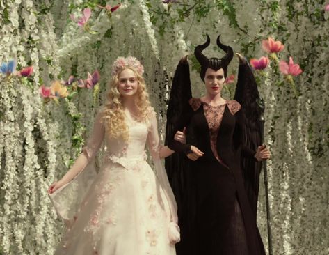 Aurora Wedding Dress Maleficent, Aurora Wedding Dress, Maleficent Aurora, Princess Frocks, Disney Princess Wedding Dresses, Maleficent Mistress Of Evil, Aurora Costume, Maleficent Movie, Aurora Wedding