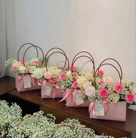 Flowers Arrangements For Mother’s Day, Floral Easter Basket, Flower Purse Bouquet, Handbag Flower Arrangement, Floral Gift Basket, Mom Flower Box Arrangements, Mother’s Day Floral Ideas, Small Flower Arrangements Gift, Flower Bag Arrangement