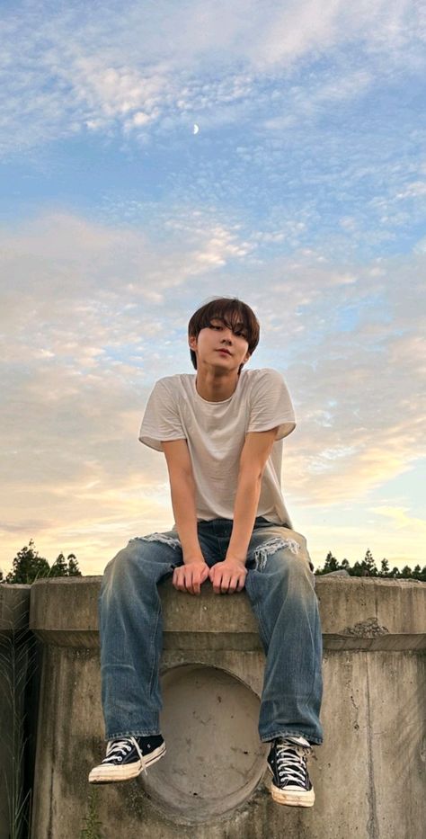 Jungwon I-land, Your Mine, Boyfriend Kpop, Cute Lockscreens, Lovers Pics, Korean Picture, K Pop Wallpaper, Boyfriend Wallpaper, Simple Phone Wallpapers