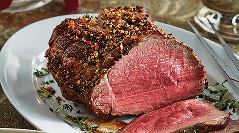 Serve a holiday meal they’ll never forget – or make any weeknight dinner special – with these tips for juicy, delicious beef roast. Top Round Roast Recipe, Cross Rib Roast, Rib Roast Recipe, Tenderloin Roast, Prime Rib Recipe, Round Roast, Roast Beef Recipes, Prime Rib Roast, Rib Roast