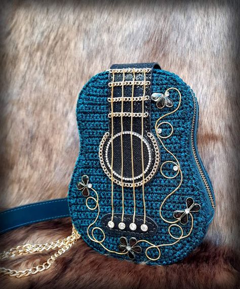 Crochet Guitar Bag, Crochet Skull Patterns, Diy Bags No Sew, Crochet Backpack Pattern, Crochet Leaf Patterns, Diy Crochet Bag, Free Crochet Bag, Crochet Backpack, Crochet Cord