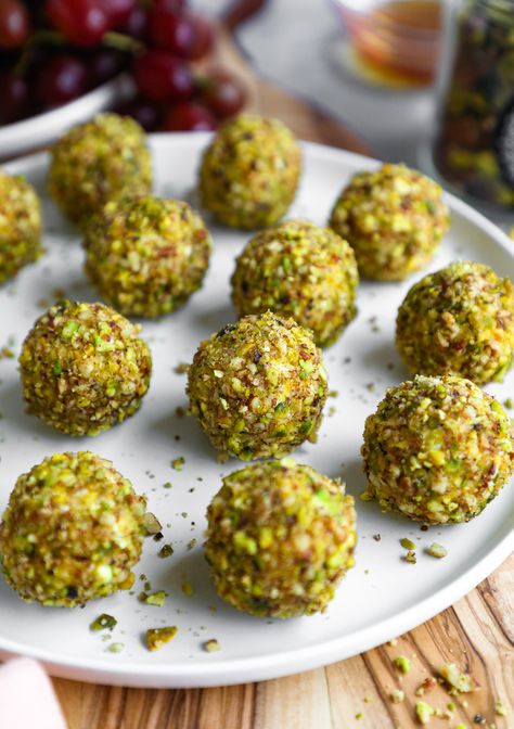 Goat Cheese Grape Balls - Kalefornia Kravings Pistachio Goat Cheese Balls, Goat Cheese Grapes, Grape Appetizers, Kalefornia Kravings, Wedding Charcuterie, Cheese Truffles, Energy Balls Recipe, Last Minute Appetizer, One Bite Appetizers