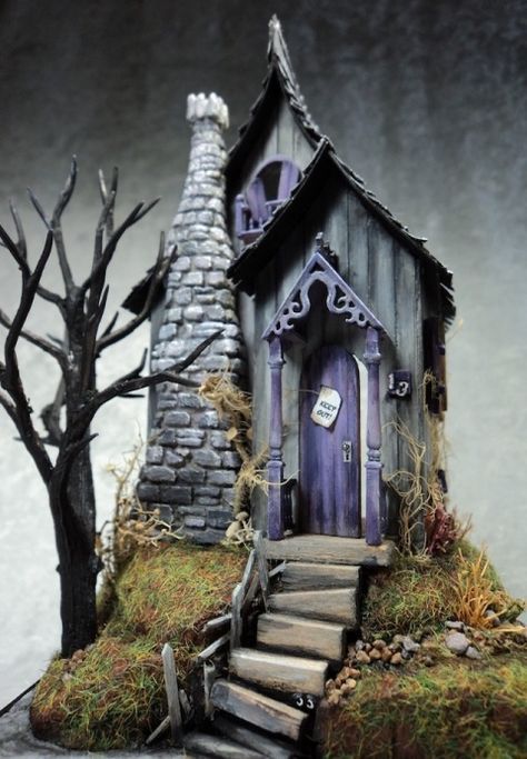 Cottage Kits, Casa Halloween, Haunted Dollhouse, Vintage Holiday Decor, Halloween Miniatures, Spooky House, Glitter Houses, Halloween Village, Cardboard House