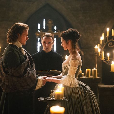 Outlander’s Ronald D. Moore and Others Break Down Claire and Jamie’s Big Wedding Night Outlander Wedding Night, Outlander Clothing, Books Turned Into Movies, Outlander Wedding, Claire And Jamie, Terry Dresbach, Outlander Claire, Outlander Book, Outlander Jamie