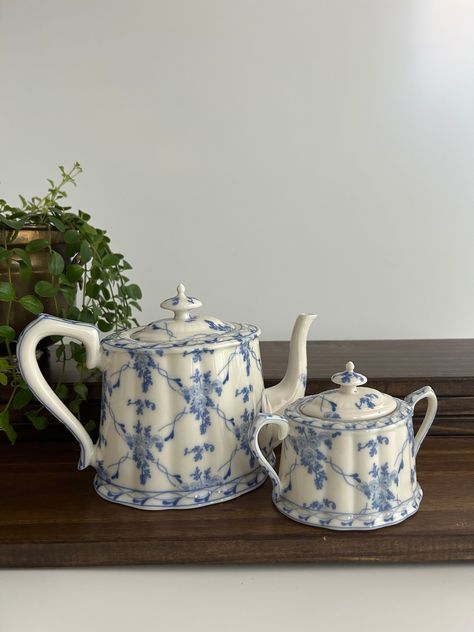 English Tea Time, Swim Design, Vintage Tea Time, Vintage Tea Pot, Vintage Tea Sets, Brocade Pattern, Minimal Light, China Teapot, Avon Collectibles