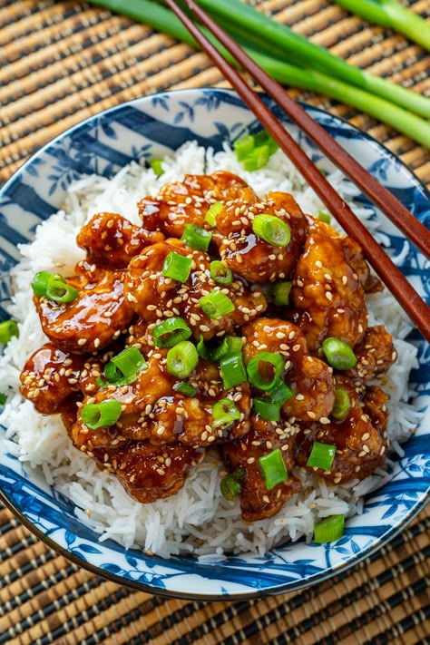 Closet Cooking, Sesame Chicken Recipe, Easy Chicken Dinner Recipes, Easy Chinese Recipes, Sesame Chicken, Chinese Dishes, Recipe For Mom, Asian Dishes, Chicken Dinner Recipes