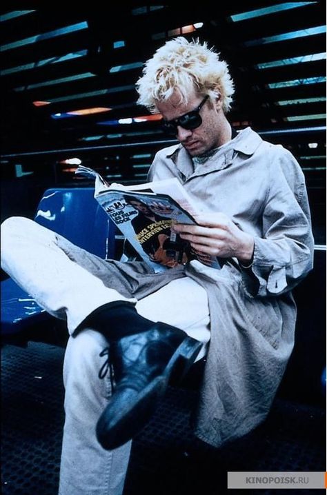 'Subway' (1985) Luc Besson  Avec Isabelle Adjani et Christophe Lambert Subway 1985, Christopher Lambert, Luc Besson, Neon Noir, Isabelle Adjani, French Cinema, Movie Magazine, Cartoon Photo, Desert Island