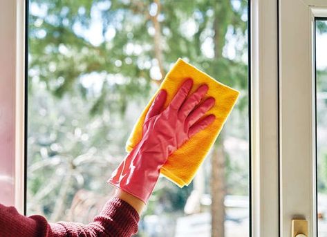 Wash Windows with Microfiber Cloth Cleaning Window Screens, Wash Windows, Streak Free Windows, Professional Window Cleaning, Window Cleaning Services, Double Pane Windows, Double Window, Cleaning Blinds, Vinegar Cleaning