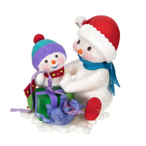 PRICES MAY VARY. Get tangled up in holiday fun with this Wrapping Lesson Hallmark Keepsake Christmas ornament. A big snowman and little snowman tie a bow on a gift with a "helpful" kitten beside them. 17th in the Making Memories Keepsake Ornament series. Approx. Size in Inches: 2.22 x 2.42 x 2.25 Great Christmas gift idea for friends and family who love collecting snowmen and wrapping presents. Additional Details: Artist-crafted by Tammy Haddix. Plastic Christmas ornament features hanger attachm Wrap A Present, Christmas Board Games, Grinch Who Stole Christmas, Willow Tree Figurines, Fun Memories, Hallmark Christmas Ornaments, Snowman Christmas Ornaments, Ornament Hooks, Hallmark Christmas