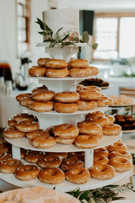 Wedding Donut Display, Spring Wedding Diy, Donut Wedding Cake, Traditional Church Wedding, Planning Garden, Donut Display, Wedding Donuts, Donut Dessert, Donut Bar