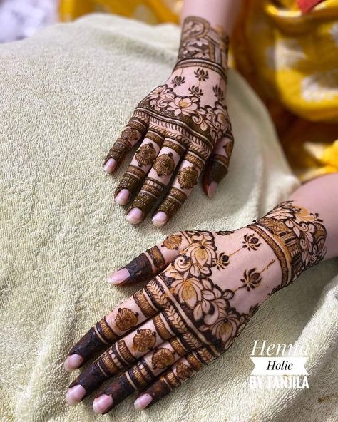 Creative Henna Designs, Engagement Simple Mehndi Designs, Husband Name Mehndi Designs, Back Hand Mehndi Designs Bridal, Backhand Mehndi Designs Simple, Engagement Mehndi Designs Unique, New Bridal Mehndi Designs, Mehndi Designs Bridal Hands, Mehndi Designs For Kids