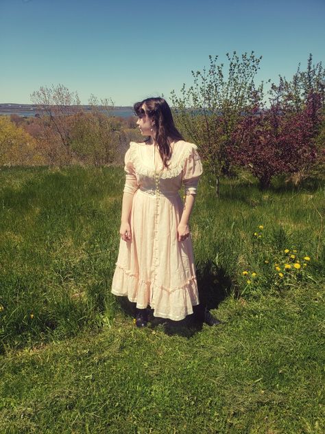 Prarie Core, Prairie Aesthetic, Prairie Core, Prarie Dress, Big Sheds, Modern Prairie, Wind Rises, Sax Dress, Gunne Sax Dress