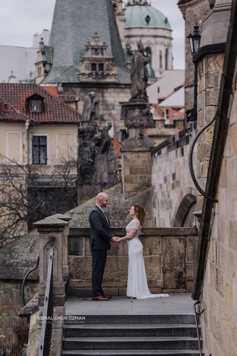 Prague Wedding Photoshoot with American Couple near by Charles Bridge #charlesbridge #couplephotography #prague #praguephotographer Academia Wedding, Dark Academia Wedding, Prague Charles Bridge, Prague Wedding, American Couple, Prague Travel, Charles Bridge, Pre Wedding Photos, Pre Wedding Photoshoot