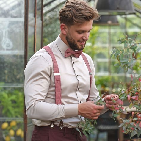 Bring a boho vibe to your wedding outfit with these beautiful pink suspenders and matching bow tie from Sir Redman. Add color to your special day and show your stylish side!🐓 . #sirredman #bohemianwedding #groomstyle #pinkbraces #weddingfashion #wedding #love #weddingday #weddingphotography #weddinginspiration #weddingphotographer #weddings #engaged #weddingideas #weddingplanning #weddinginspo #bridetobe #instawedding #ido #engagement #weddingplanner #brideandgroom #groomsmen Casual Groomsmen Attire, Fall Wedding Groomsmen, Pink Braces, Pink Groomsmen, Casual Groomsmen, Suspenders Outfit, Pink Suspenders, Groomsmen Suspenders, Groomsmen Outfits