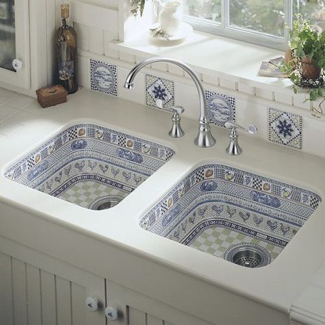 Now THAT'S inspiration to keep the kitchen sink clean!!!! Do NOT cover that pretty sink with dirty dishes!!!! :) Make Kitchen Look Bigger, Blue And White Kitchen, Desain Pantry, Kitchen Sink Design, Sink Design, Kitchen Sinks, Beautiful Bathrooms, Design Case, Beautiful Kitchens