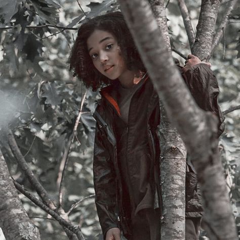 Hunger Games App Icons, Hunger Games Icons Aesthetic, Rue From Hunger Games, Hunger Games Pfp Aesthetic, Rue Aesthetic Hunger Games, The Hunger Games Rue, Rue Barnette, Rue The Hunger Games, Hunger Games Pfp