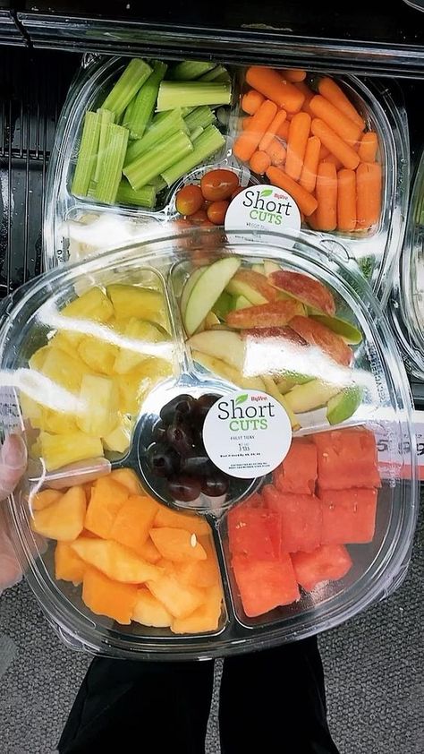 Cut Fruit Platter, Healthy Food Chart, Fruit And Veg Shop, Vegetable Packaging, Fruit Or Vegetable, Healthy Lunch Snacks, Fruit Salad Easy, Vegetable Tray, Small Gathering