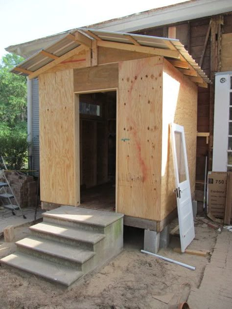 Mudroom Window, Mud Room Addition, Mudroom Addition, Sas Entree, Renovation Exterior, Porch Addition, Enclosed Porches, Living Vintage, House Siding