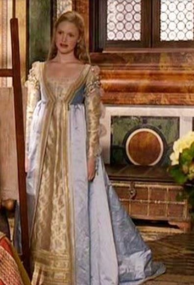 lucrezia borgia Borgias Costumes, Lucrezia Borgia, Green Costumes, The Borgias, Period Dress, European Dress, Period Outfit, Historical Costume, Historical Dresses