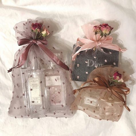 Girlfriend Gift Aesthetic, Valentine Gifts Aesthetic, Thoughtful Gifts For Girlfriend, Basket Ideas For Girlfriend, Coquette Gifts, Ideas For Girlfriend, Gift Inspo, Providence Ri, Gift Basket Ideas