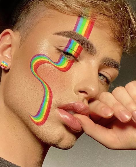 Pride Makeup Looks, Pride Makeup Ideas, Pride Parade Ideas, Inspired Makeup Looks, Rainbow Face Paint, Blue Eyeliner Makeup, Rainbow Beauty, Fresh Cosmetics, Rainbow Face