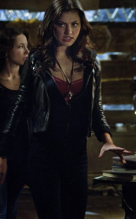 The Secret Circle Outfits, Faye Chamberlain Outfits, Hailey Marshall, Faye Chamberlain, Hayley The Originals, The Secret Circle, Secret Circle, Superhero Girl, Tvd Dr