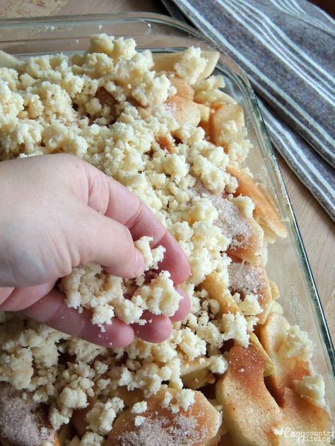 Grandpa's Apple Crisp - Cozy Country Living Apple Baking, Apple Crisp Without Oats, Fall Desserts Apple, Crisps Recipe, Crisp Recipes, Apple Crisps, Healthy Apple Crisp, Mcintosh Apples, Easy Apple Crisp Recipe