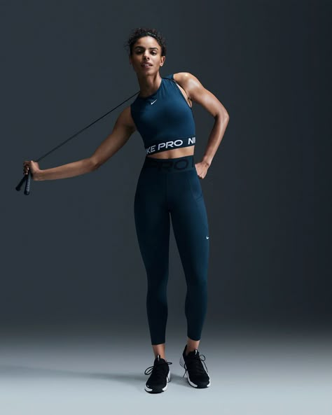 Nike Pro Sculpt Women's High-Waisted 7/8 Leggings with Pockets. Nike.com Hi Top Nike Outfit Women, Nike Outfit Women, Nike Training Club, Nike Sportswear Women, Nike Outfit, Poses Female, Push Yourself, Top Nike, Nike Training