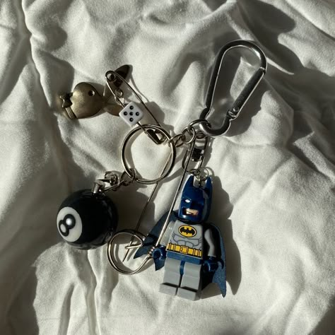 Batman Keychain, Cool Keychains, Inside My Bag, Key Accessories, Jewelry Accessories Ideas, Lego Batman, Essential Bag, Dream Jewelry, My Bag