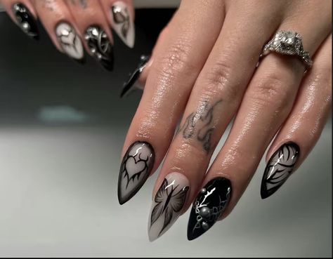 Unusual Nail Designs, Black Almond Nails, Cartoons Movies, Holloween Nails, Cute Nail Colors, Coffin Nails Matte, Gothic Nails, Edgy Nails, Goth Nails