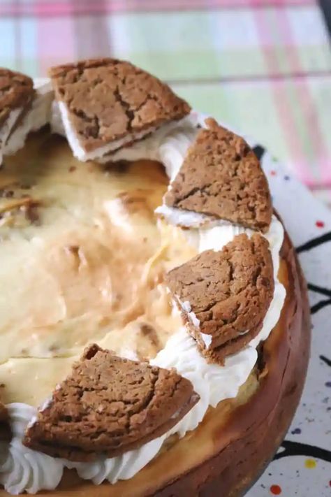 Oatmeal Creme Pie Cheesecake Oatmeal Cookie Cheesecake, Oatmeal Cream Pie Cheesecake, Oatmeal Creme Pies, Oatmeal Cream Pie, Decorative Desserts, Oatmeal Pie, Creme Pie, Cheesecake Bar, Cheescake Recipe