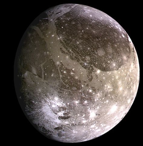 Ganymede, moon of Jupiter, NASA - Ganymedes (maan) - Wikipedia Ganymede Moon, Astronomy Lessons, Astronomy Tattoo, Astronomy Photography, Life In Space, Jupiter Moons, Astronomy Facts, Astronomy Constellations, Astronomy Pictures