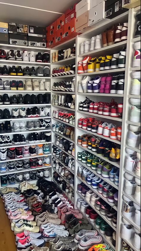 Sneakerhead Room, Sneaker Closet, Shoe Room, Pretty Sneakers, Shoes Wallpaper, Shoe Wall, Trendy Shoes Sneakers, Nike Fashion Shoes, Preppy Shoes