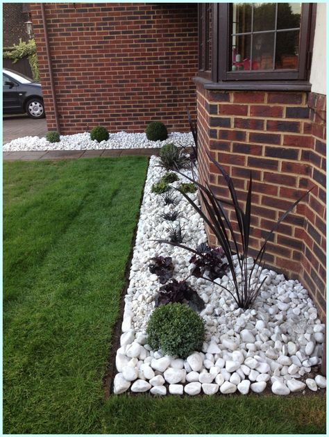 Curb Appeal Uk, Small Garden Design Ideas Low Maintenance, Elegant Landscaping, Small Garden Borders, Small Front Garden Ideas, Garden Ideas Uk, White Rocks, Small Front Gardens, Front Gardens