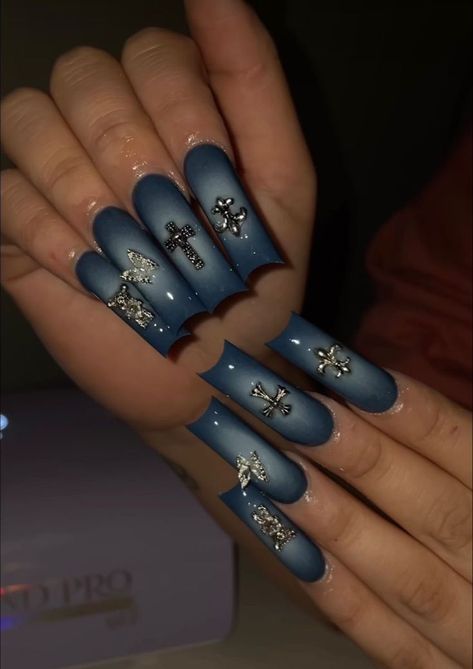 There's a new beauty trend taking over Instagram and it's absolutely stunning. Say hello to "quartz nails". Punk Nails Acrylic, Badass Nail Designs, Mood Change Nails, Mafia Nails, Quartz Nails, Acrylic Nails Nude, Cross Nails, Punk Nails, Airbrush Nails