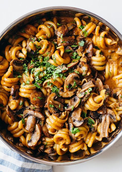 One Pot Mushroom Stroganoff - So Vegan Diner Ideas Recipes, Best Vegetarian Dishes, Mushroom Stroganoff Recipe, One Pot Recipes, Diner Ideas, Mushroom Stroganoff, Stroganoff Recipe, God Mat, Vegan Pasta