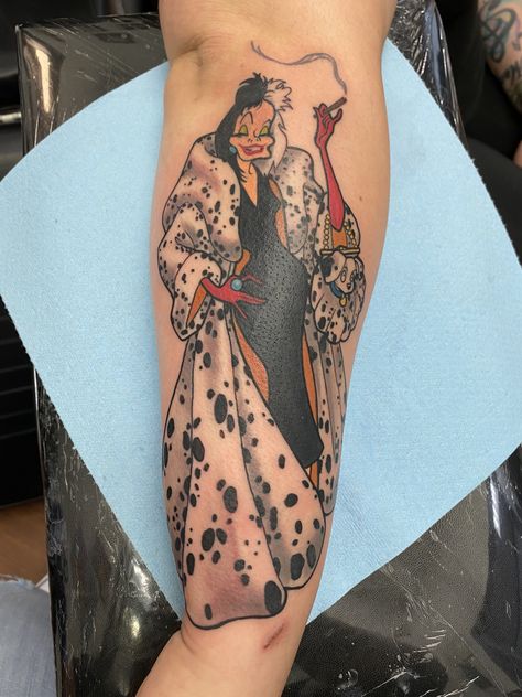 Cruella Deville Tattoo Ideas, Cruella Deville Tattoo, Cruella Tattoo, Villains Tattoo, Sick Tattoos, Disney Sleeve Tattoos, Disney Sleeve, Dragon Wallpaper Iphone, Devil Tattoo