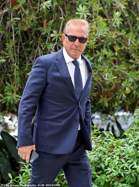 Kevin Costner BREAKS silence on Christine Baumgartner divorce: Star reveals he 'still has love' for ex, laments 'horrible' child support payment battle and says he 'hopes things are resolved quickly' Check more at https://technologygeyan.com/kevin-costner-breaks-silence-christine-baumgartner-divorce-htmlns_mchannelrssns_campaign1490ito1490/ Kelvin Costner Pictures, Tom Cruise Haircut, Christine Baumgartner, Whoopie Goldberg, Fake Photo Sick, John Dutton, Child Support Payments, Steven Tyler Aerosmith, Tyler Aerosmith