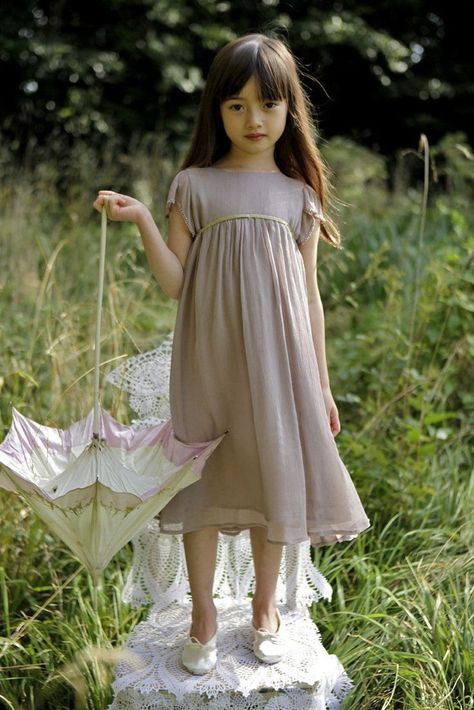 Cute Bridesmaid Dresses, Chiffon Flower Girl Dress, Mauve Dress, Chiffon Flowers, Dress Dusty, Vestidos Vintage, Classic Dress, Flower Girls