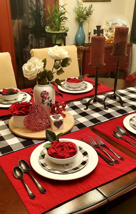 Table runner from Kirklands, World Market napkins and Tiffany vase Black White And Red Christmas Decor Table Settings, Red And Black Dinner Table Decor, Black White Red Table Setting, Diy Party Table Decorations, Red Table Settings, Thanksgiving Dinner Decor, Beautiful Napkin Folding, Rose Black And White, Valentine Tablescape