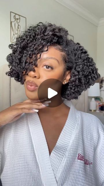 ProtectiveStyles on Instagram: "10 out of 10 braid out 👌🏾 @lynnswayxx A lil braidout + hair chat ✨  What are your thoughts on heat trained vs. heat damaged hair? Talk to me! 💚  #naturalhair #silkpress #heattraining # #protectivestyles #naturalhair" Blown Out Braid Out, Twist Braids Hairstyles Natural Short Hair, Braid Out On Blown Out Hair, Short Wash And Go Hairstyles, Blow Dry Hairstyles Black Natural Hair, Black Naturally Curly Hair, Braid Out Natural Hair, Short Black Natural Hairstyles, Natural Hair Bob