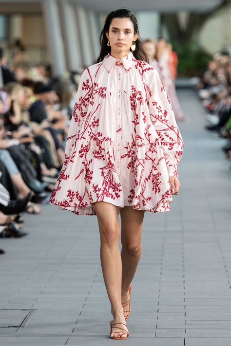 Aje Australia Resort 2020 collection, runway looks, beauty, models, and reviews. Global Dress, Resort 2020, 2020 Fashion, Mode Inspo, Australian Fashion, 가을 패션, Vogue Paris, Fashion 2020, Mode Vintage