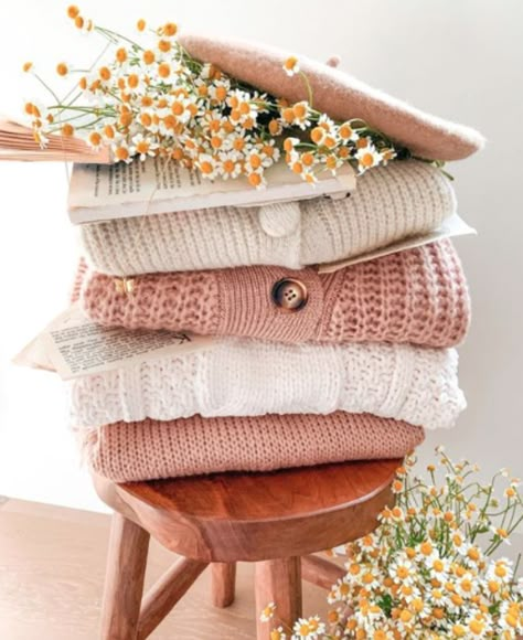 Sweaters For Fall - Your Beauty Pantry Breath Of Youth, Sweaters For Fall, Fall Wardrobe Essentials, Youth Clothing, Future Clothes, Sweater Trends, Fitted Turtleneck, Clothing Photography, Seasonal Home Decor