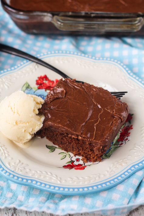 Old Fashioned Coca Cola Cake - Jen Around the World Cocoa Cola Cake, Chocolate Coca Cola Cake, Coke Cake, Cola Recipe, Cocoa Cola, Coca Cola Cake, Cola Cake, Sweet Treats Recipes, Cake Mix Recipes